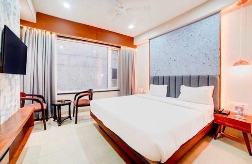 Bhopal Hotel | Super Super Townhouse Oak Bhopal ISKCON
