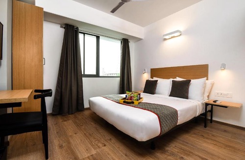 Panch Batti Hotel | Super Townhouse C Scheme Ahinsa Circle