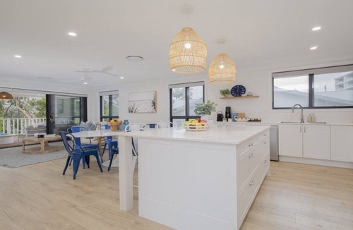 Avoca Beach House | SURF LODGE| lakefront, pool| Accom Holidays