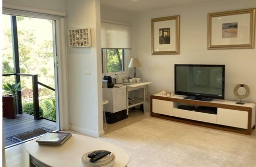 Palm Beach House | Surf'n Joey - Luxury one bedroom self contained suite.