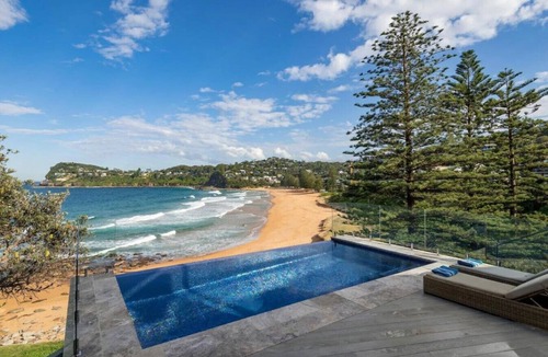 Whale Beach House | Surfers Paradise - Direct Beachfront