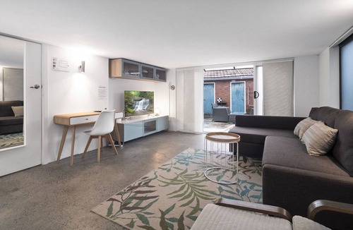 Coogee Apartment | Surfie Pad 10 min walk to Beach and Dining