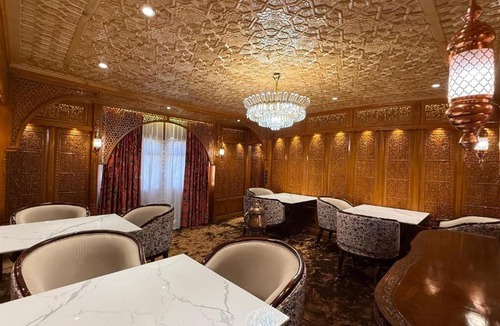 Dal Lake Hotel | Suroor Houseboat