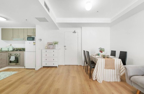 Darlinghurst Apartment | Surry Hills Chic 1BR in Prime Dining & City Spots