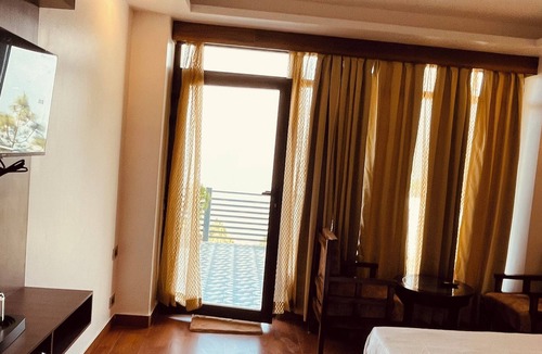 Tehri Hotel | Surya Lake View Retreat