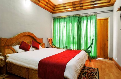 Kausani Hotel | Swaasha Vista