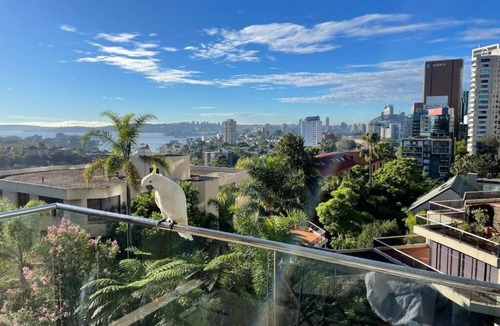 North Sydney Apartment | Syd Harbour Brdg View Large balcony Steps to Metro