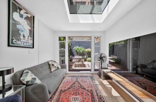 Darlinghurst House | Sydney Central Terrace House with Private Rooftop Deck