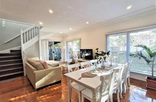 Miranda House | Sydney Meets Miranda, Comfy 4 Bedrooms Corner House