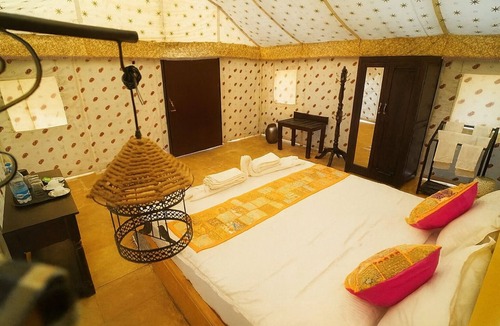 Kanoi Hotel | Talai Desert Camp