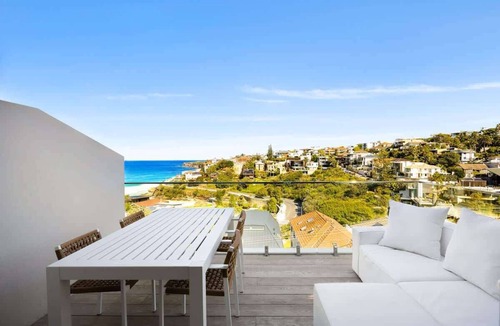 Bondi Beach Apartment | Tamarama Beach Views 8