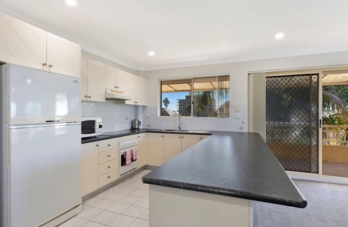 The Entrance Apartment | Taylor Apartment - Central Location