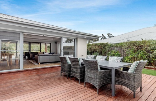 Pokolbin House | TEE TO GREENS - THE VINTAGE HOLIDAY HOUSES
