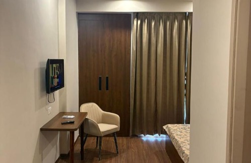 Greater Noida Apartment | tha minimalist stay