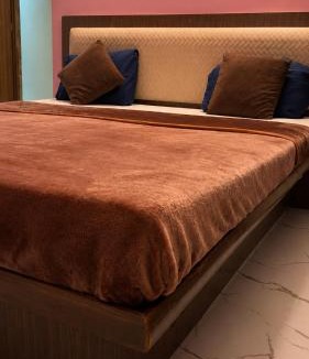 Pimpri Colony Hotel | Thaanya Guest Rooms