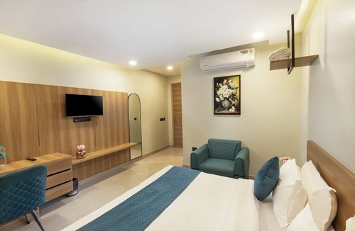 Kailash Colony Hotel | The Ambient Suite