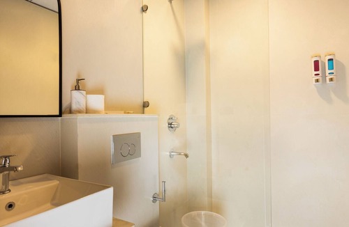 Kailash Colony Hotel | The Ambient Suite