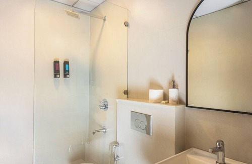 Kailash Colony Hotel | The Ambient Suite