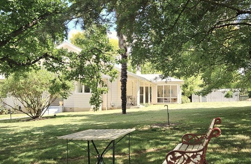 Blayney House | The Avenue Anahdale -Hidden 2.7Acre Estate in town