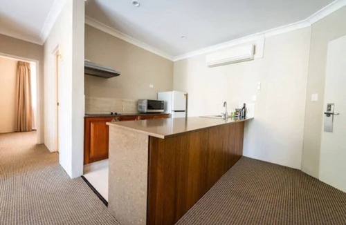 Wollongong CBD Hotel | The Belmore Apartments Hotel