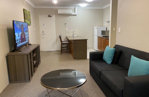 Wollongong CBD Hotel | The Belmore Apartments Hotel