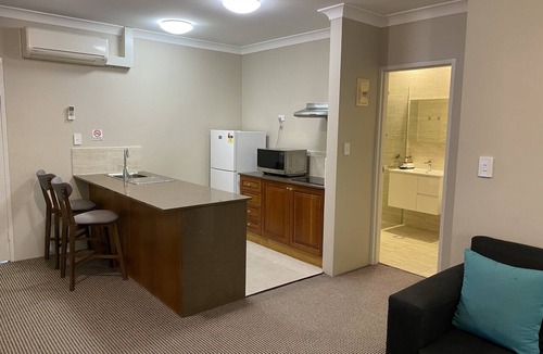 Wollongong CBD Hotel | The Belmore Apartments Hotel