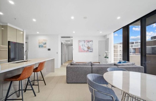 Lidcombe Apartment | The Bowery Record Club | 3BR | Parking+ Near Accor