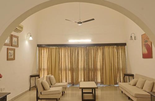 Bhopal Hotel | The Brown Wood Manor