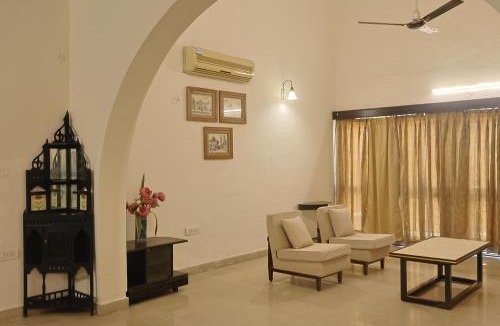 Bhopal Hotel | The Brown Wood Manor