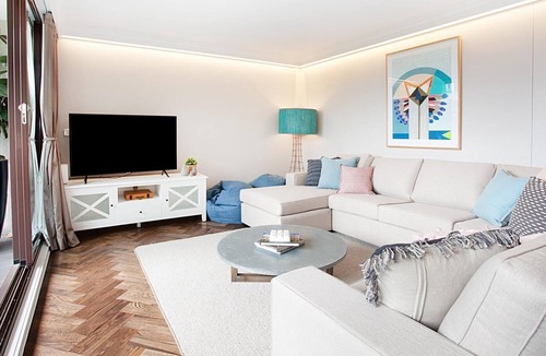 Darling Point Apartment | The Cosmopolitan - 3-Bedroom Stylish Apartment with swimming pool in Double Bay