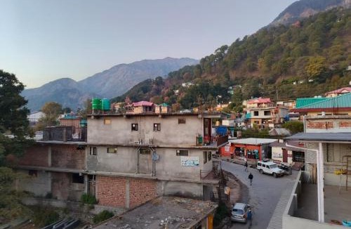 Sidhpur Hotel | The Crown