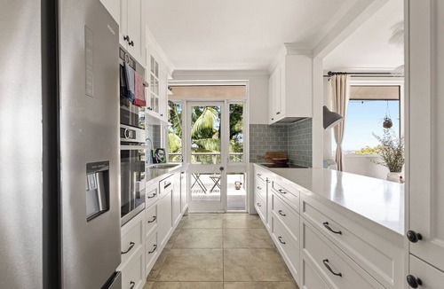 Wollstonecraft Apartment | The Crows Nest Retreat - perfect for six people!