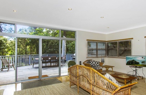 Pearl Beach House | The Deck @ Pearlie by HolidayCo.