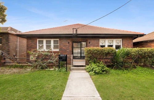 Bronte Apartment | The Drift | Coastal Stay with Beach Walks, Breakfast & Brunch