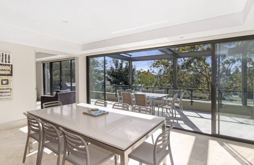 Avoca Beach Apartment | The Edge - 3 Min Flat Walk to Beach & Cafes