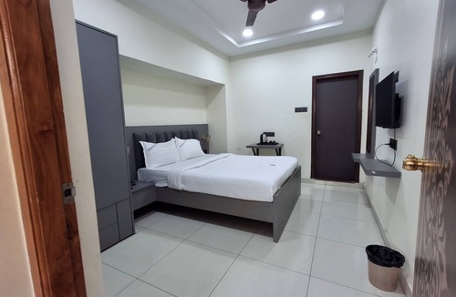 Gachibowli Hotel | The Embassy Inn