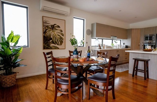 Kilaben Bay House | The Emerald Bower Peaceful Kilaben Bay Hideaway