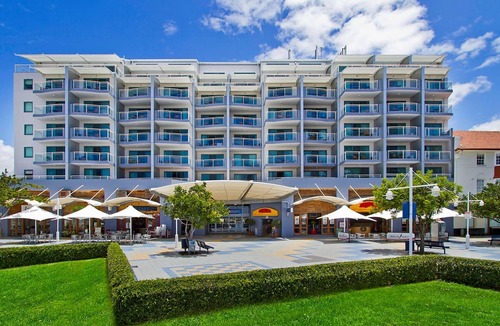 The Entrance Apartment | The Entrance Waterfront Apartment 216