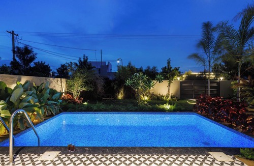 Hosur Villa | The Garden Stay by Stayjade Pool Lawn 1h HSR