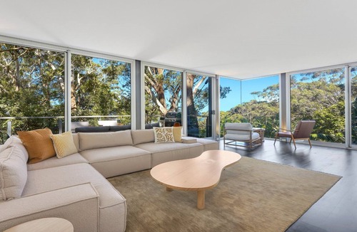 Macmasters Beach House | THE GLASS HOUSE | Accom Holidays