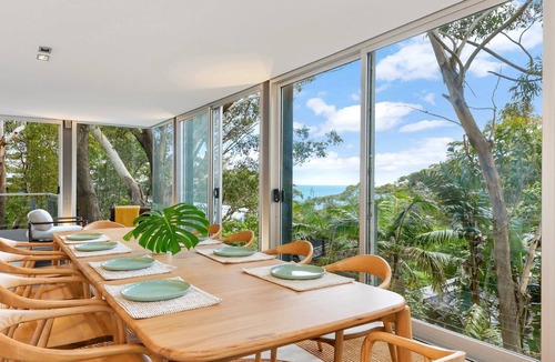 Macmasters Beach House | THE GLASS HOUSE | Accom Holidays