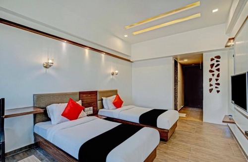 Dhuva Hotel | THE GRAND IMPERIAL HOTEL