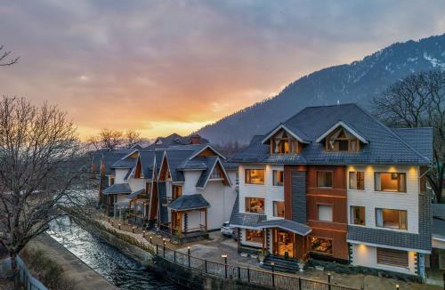 Pahalgam Hotel | The Harmukh Hills