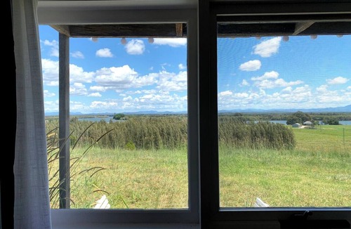 Mitchells Island Apartment | The Hay Shed sits on top of a hill with great views of the Manning Valley