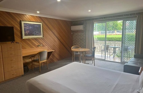 Leumeah Hotel | The Hermitage Motel