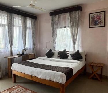 Majkhali Hotel | The himaliyan munros