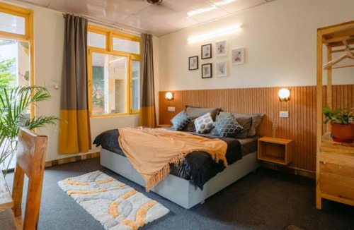 Gunehr Hostel | The Hosteller Bir