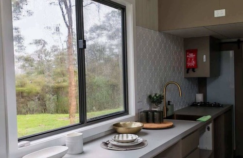 Canoelands House | The Kookaburra - Bushland Views & Cozy Loft