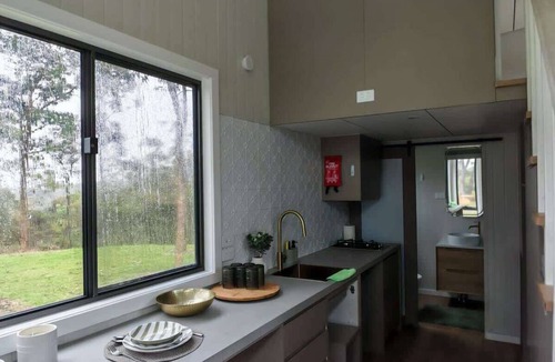 Canoelands House | The Kookaburra - Bushland Views & Cozy Loft