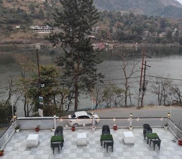 Bhimtal Hotel | The lake house by lake & woods
